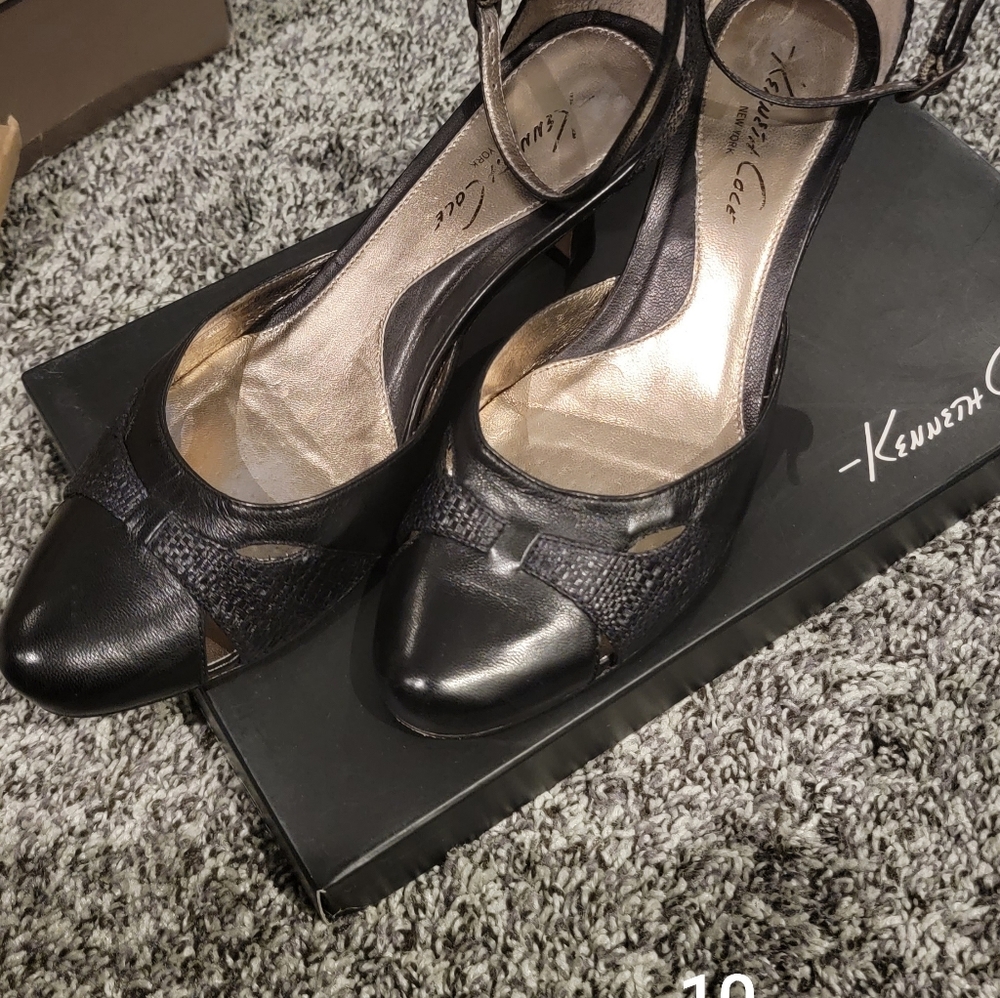 Kenneth Cole heel